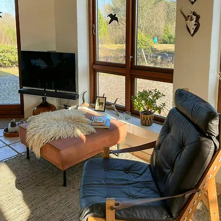 Octagonal Thatched Forest House Near Herning Сasa de vacaciones Videbæk