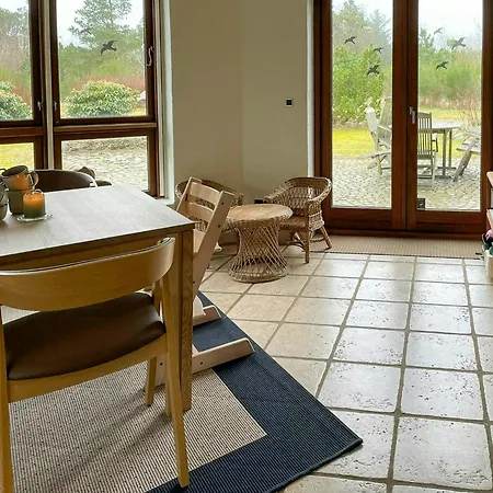 Octagonal Thatched Forest House Near Herning Сasa de vacaciones *