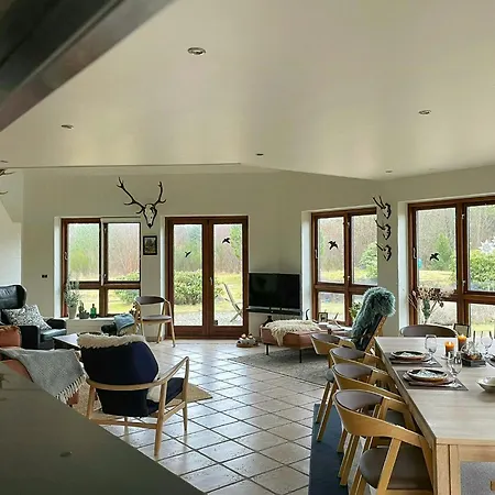 Сasa de vacaciones Octagonal Thatched Forest House Near Herning