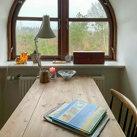 Octagonal Thatched Forest House Near Herning Сasa de vacaciones Videbæk
