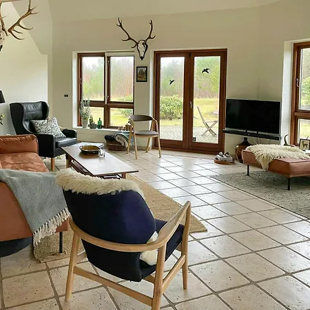 Сasa de vacaciones Octagonal Thatched Forest House Near Herning